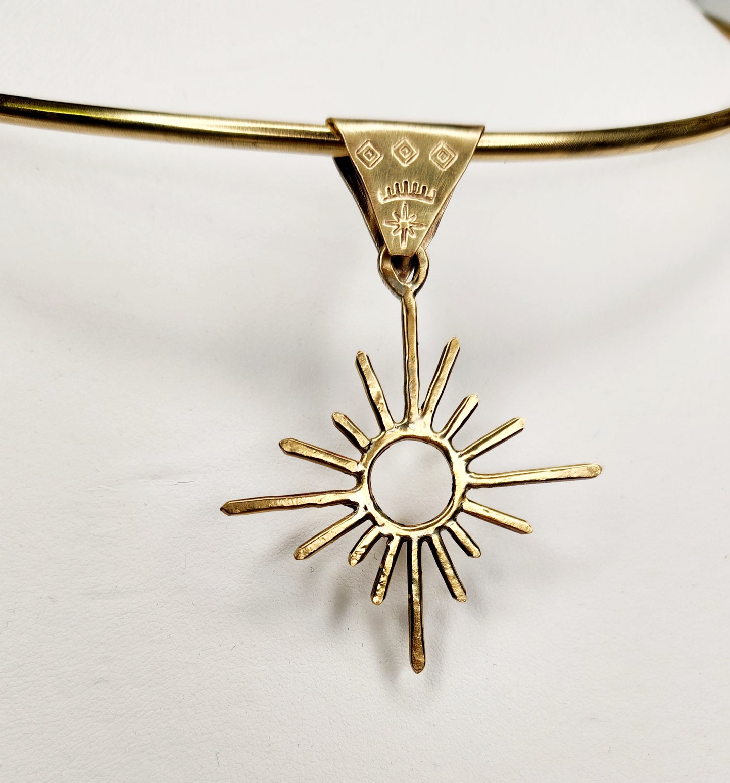 Shining sun choker