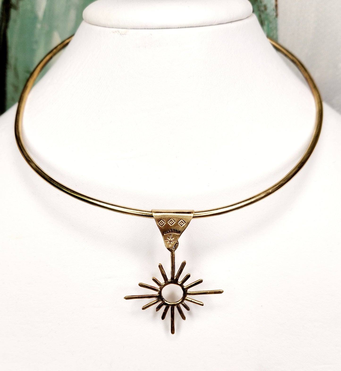 Shining sun choker