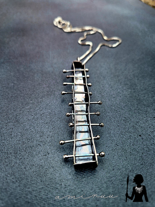 Modern kinetic necklace